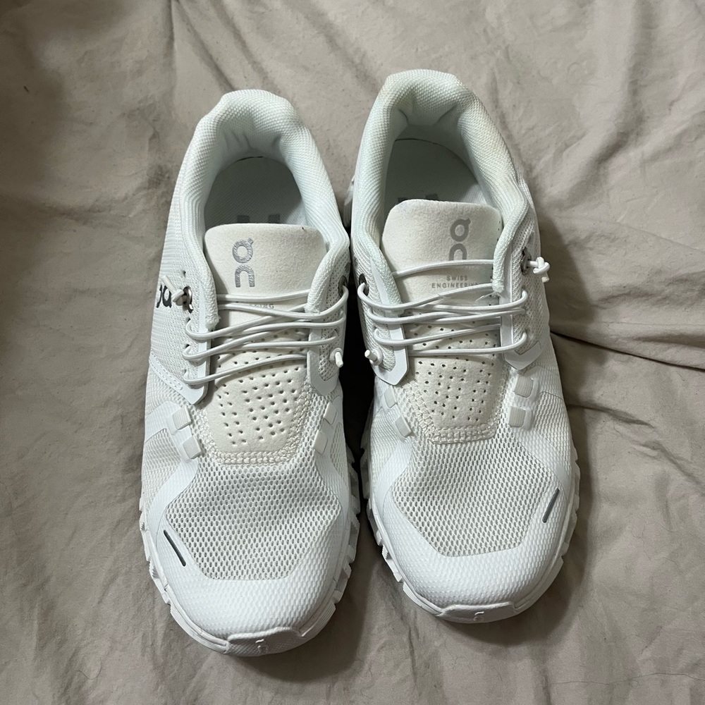 never been worn on cloud